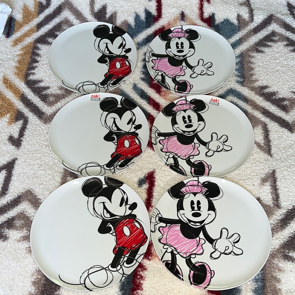 Mickey and Minnie dinner plates. 3 Mickey & 3 Minnie. Zak! Brand. Set of 6.